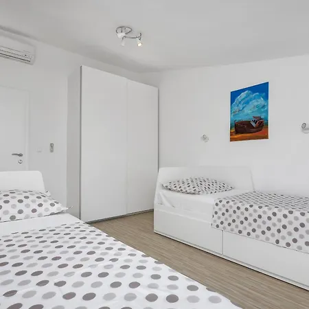 Apartment Letica *