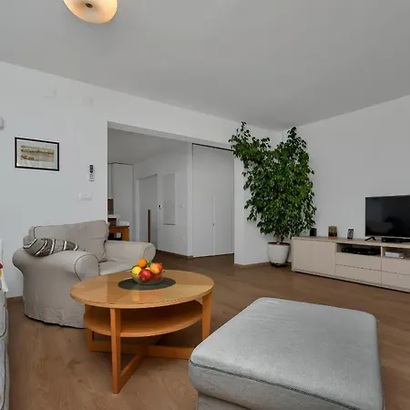 Apartament Letica *